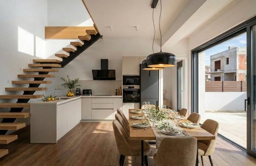Kastel Stari Villa | Luxury Villa Heated Whirl/Pool · Sea View · AC · WIFI · Parking – Near Beach (Split/Trogir)