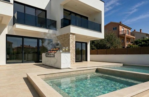 Kastel Stari Villa | Luxury Villa Heated Whirl/Pool · Sea View · AC · WIFI · Parking – Near Beach (Split/Trogir)