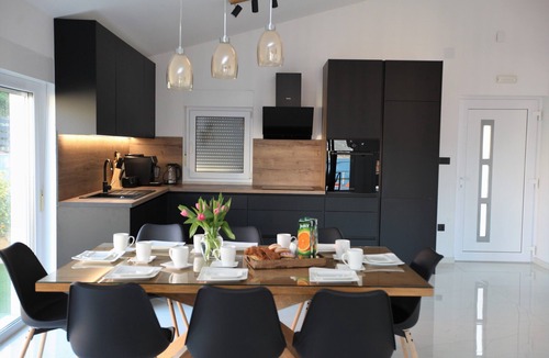 Mastrinka Villa | Luxury Villa Lana Apt ,Seaview Terrace, Large Outdoor Space ,BBQ, close to beach