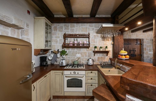 Pakostane Villa | Luxury villa Laurana, 3 bedrooms, 4 bathrooms, 8 people, pool, privacy, nature