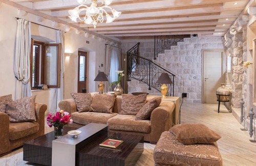 Ploce House | Luxury Villa Next to the City Walls for 8 Persons with Pool/Sauna/Gym