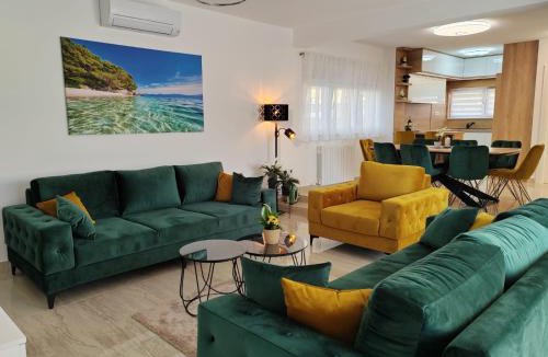 Dicmo Villa | Luxury Villa Nikoma with heated pool and whirlpool