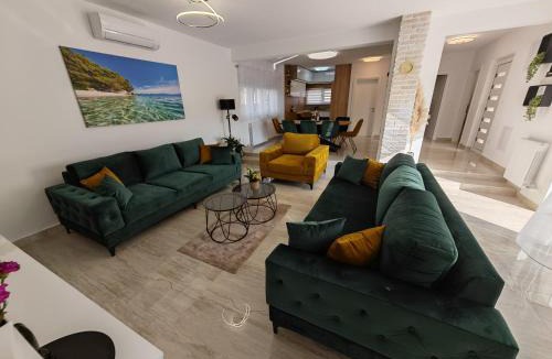 Dicmo Villa | Luxury Villa Nikoma with heated pool and whirlpool