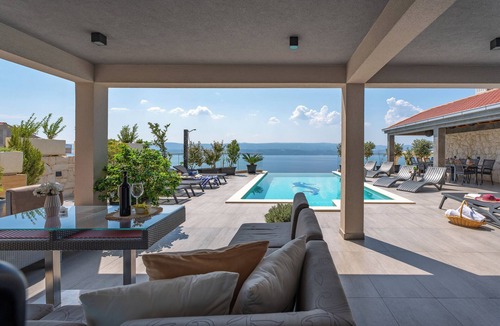 Stanici Villa | Luxury Villa POCRNJA with private heated pool, jacuzzi, sauna and pool table