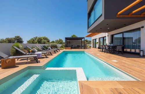 Dvornica Villa | Luxury Villa Silvery with Pool