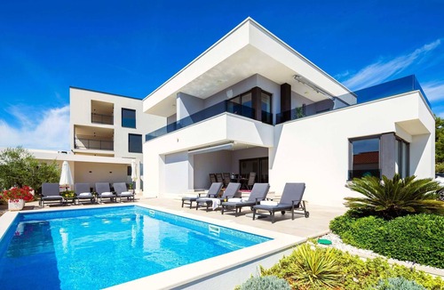 Sevid Villa | Luxury Villa Tempera with Pool