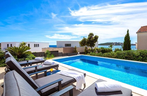 Sevid Villa | Luxury Villa Tempera with Pool