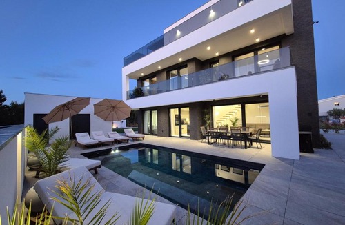 Srima Villa | Luxury Villa Vesper- Heated Pool, Hot Tub, Rooftop terrace, Gym