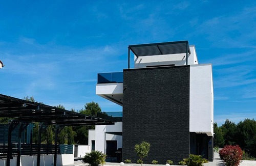 Srima Villa | Luxury Villa Vesper- Heated Pool, Hot Tub, Rooftop terrace, Gym