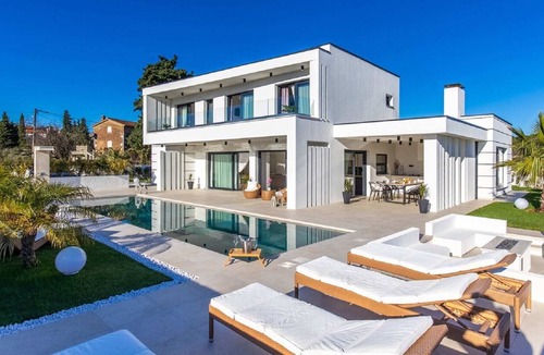 Vrh Cabin | Luxury villa with an indoor and outdoor pool on the island of Krk