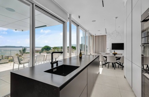 Ugljan Villa | Luxury villa with pool at seaside resort