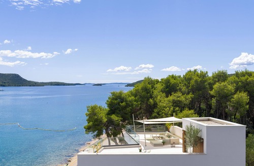 Kali Villa | Luxury villa Zara, first row to the sea, with heated pool!