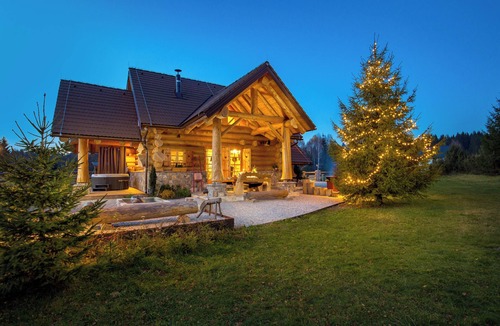 Hlevci Villa | Luxury wooden villa in the forest with jacuzzi, sauna and barbecue