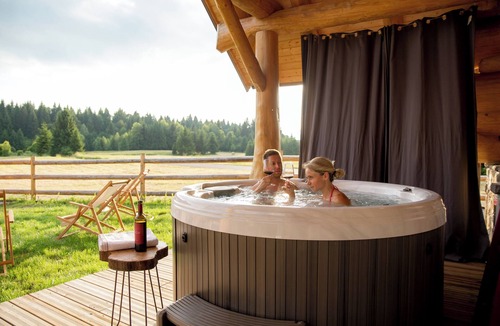 Hlevci Villa | Luxury wooden villa in the forest with jacuzzi, sauna and barbecue