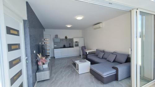 Solin Apartment | Mala Mare - with Heated Pool