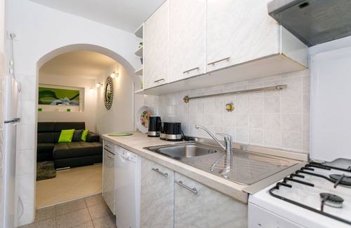 Malinska Apartment | Malinska Flat with Garden View