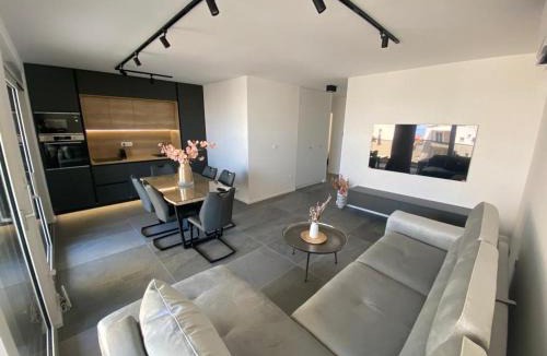 Tucepi Apartment | Marina Bay - Exclusive Apartment with Private Pool and Adriatic Sea View
