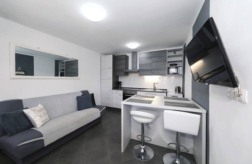 Rovanjska Apartment | Marina, No 1 Apartment with sea view, terrace and garden - Marina, No. 1