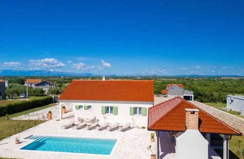 Donje Rastane Villa | Mariseta Heritage - Holiday Home with pool and jacuzzi NEW