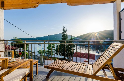 Molunat Apartment | Mata Family Apartments - Deluxe Two Bedroom Apartment with Balcony and Sea View