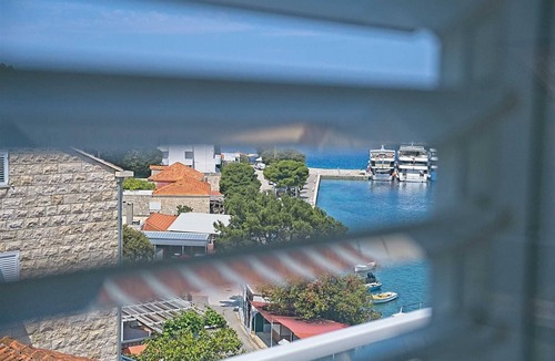 Pomena Apartment | Matana Pomena - A1 Apartment with Balcony and Sea View