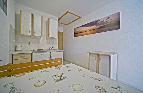 Pomena Apartment | Matana Pomena - A3 One-Bedroom Apartment with Balcony and Park View