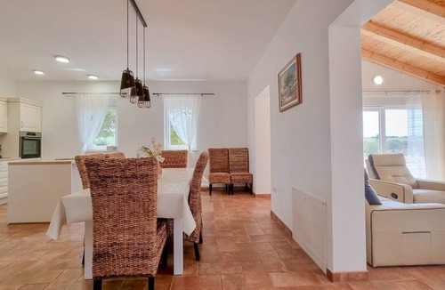 Dajla House | Mediterranean and dog-friendly holiday home with large garden