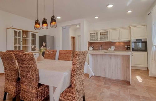 Dajla House | Mediterranean and dog-friendly holiday home with large garden