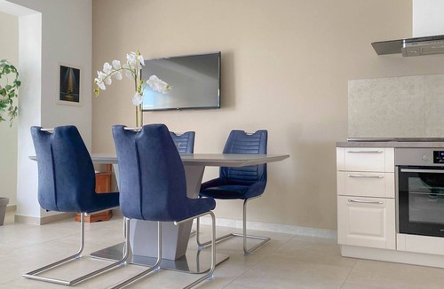 Dajla Apartment | Mediterranean flat with private terrace, sun loungers, private car park, WiFi