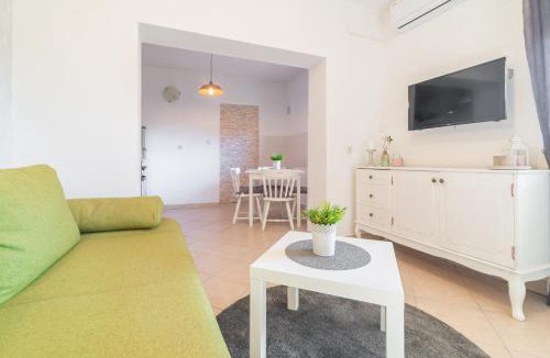 Posedarje Apartment | Mediterranean House by The Beach