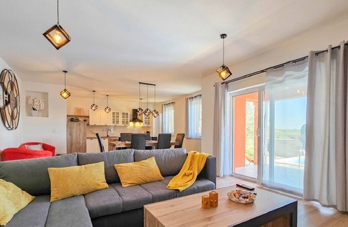 Karigador House | Mediterranean vacation home just 800 meters to the beach with private pool and dog-friendly