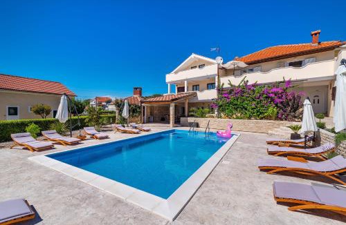 Sveti Filip i Jakov Apartment | Merita Apartments with Pool