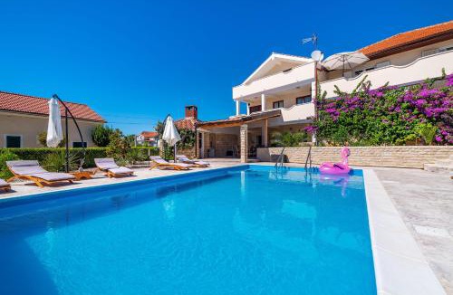 Sveti Filip i Jakov Apartment | Merita Apartments with Pool