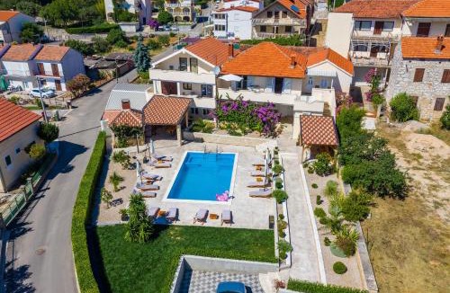 Sveti Filip i Jakov Apartment | Merita Apartments with Pool