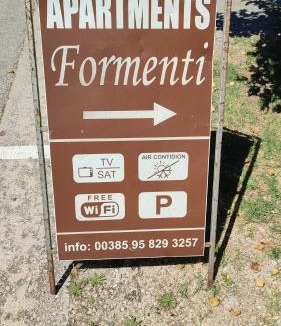 Skradin Apartment | Mila and Jurija Formenti 2 apartments in heart of nautic marina, with heated swimming pool May till October, bikes, Sup, kajak, free parking in our garden