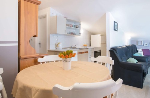 Businci Apartment | mit Balkon und herrlichem Meerblick by Interhome