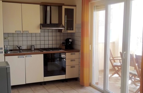 Businci Apartment | mit Parkplatz und Straßenansicht by Interhome