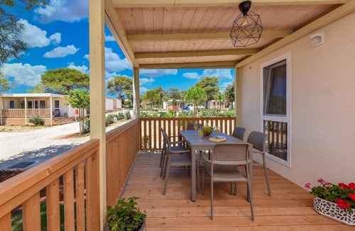 Ugljan Apartment | Mobile home beachfront