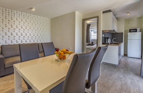 Banjole House | Mobile Homes with Shared Pool Rocco 2