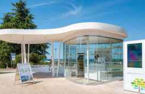 Karigador Apartment | Mobilehome with tennis court and outdoor pool