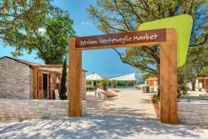 Karigador Apartment | Mobilehome with tennis court and outdoor pool