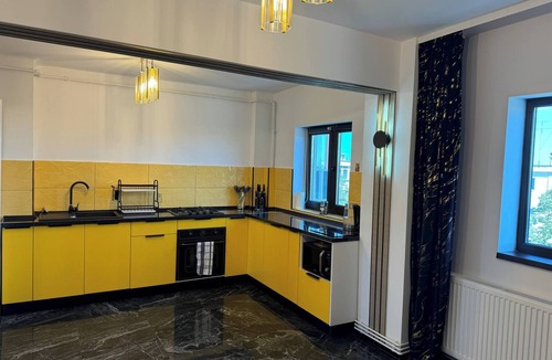 Ploiesti Apartment | Modern 2-Bedroom Apartment in Central Ploiești