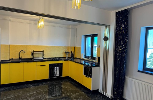Ploiesti Apartment | Modern 2 BR Flat/Central/Fast Wi-Fi/Free Parking