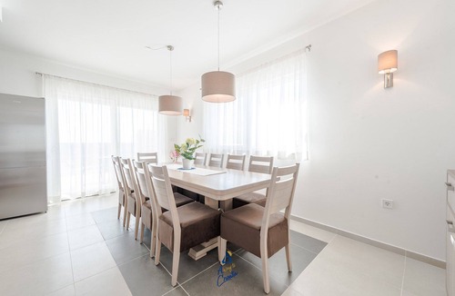 Debeljak Villa | Modern 4 BD villa with heated pool for up to 8 guests near Zadar