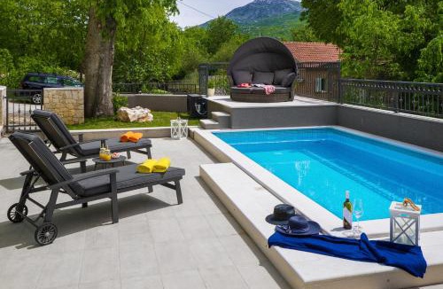 Dugopolje House | Modern and Cozy little House Mia