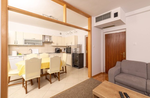 Kastel Kambelovac Apartment | Modern apartment Baco from 1 up to 6 persons