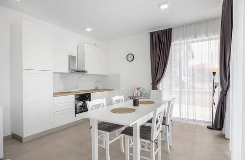 Banjol Apartment | Modern apartment, 300m from the beach