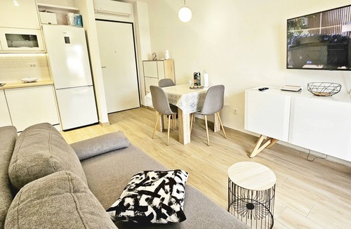 Solin Apartment | Modern Apartment near River