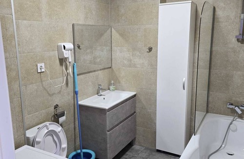 Bistrita Apartment | Modern Apartment Near City Center – Heated Floors & New Building