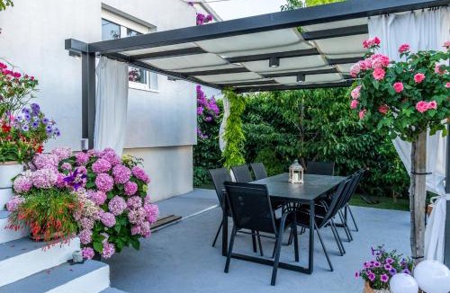 Brodarica Apartment | Modern apartment with an outdoor jacuzzi